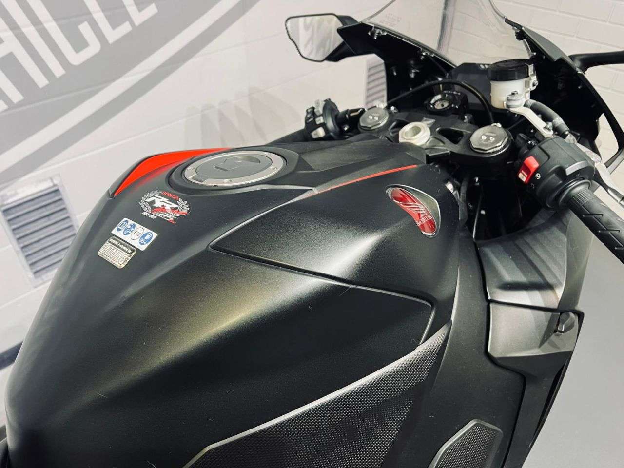 2018 HONDA CBR1000RR FIREBLADE 2018 HONDA CBR1000RR FIREBLADE