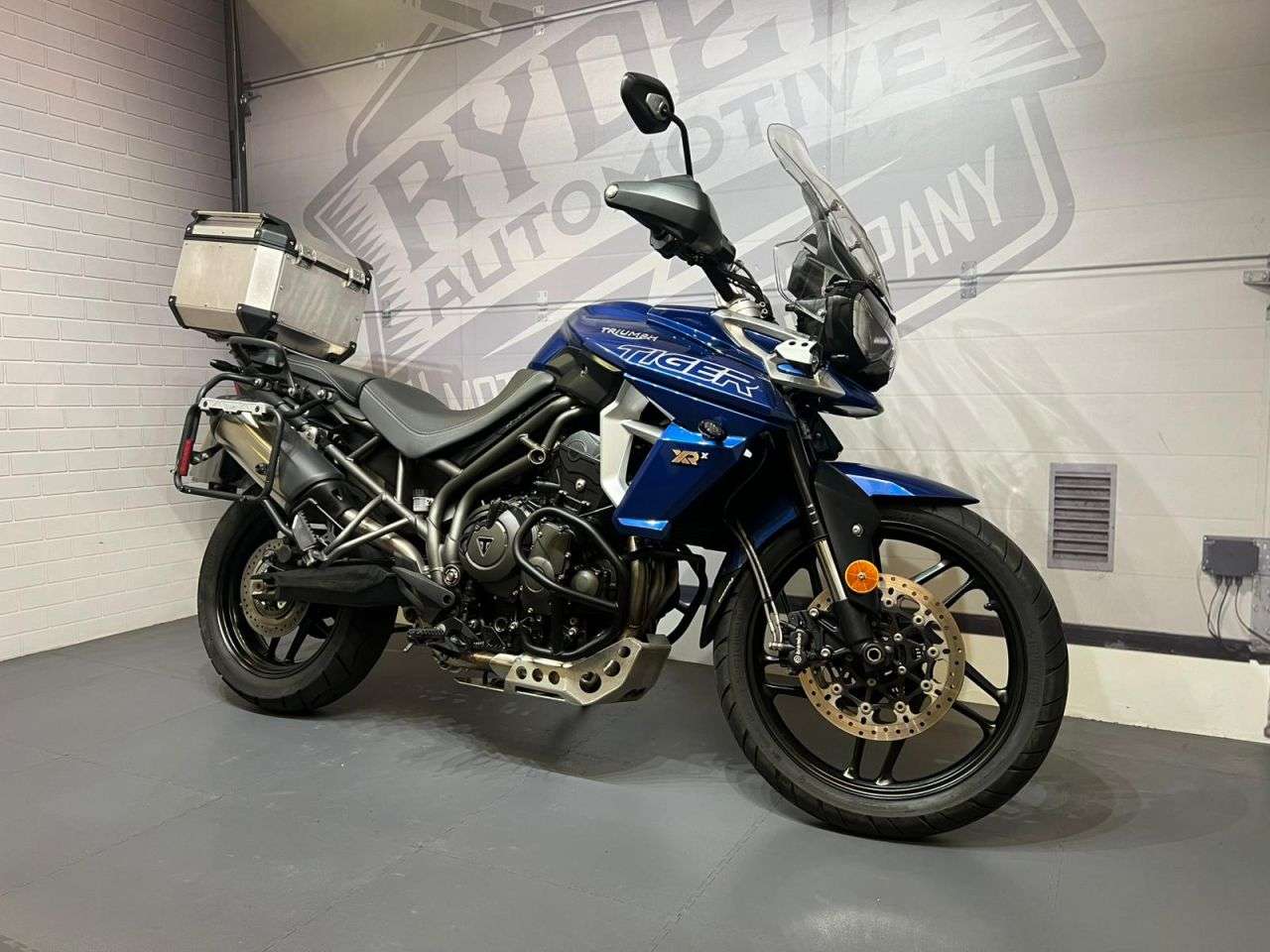 2019 TRIUMPH TIGER 800 2019 TRIUMPH TIGER 800