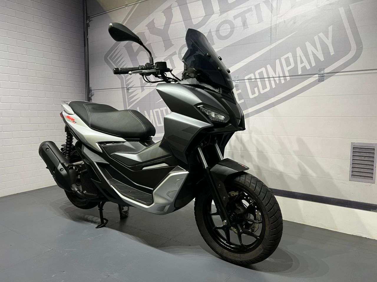 2023 APRILIA SR GT 125 2023 APRILIA SR GT 125