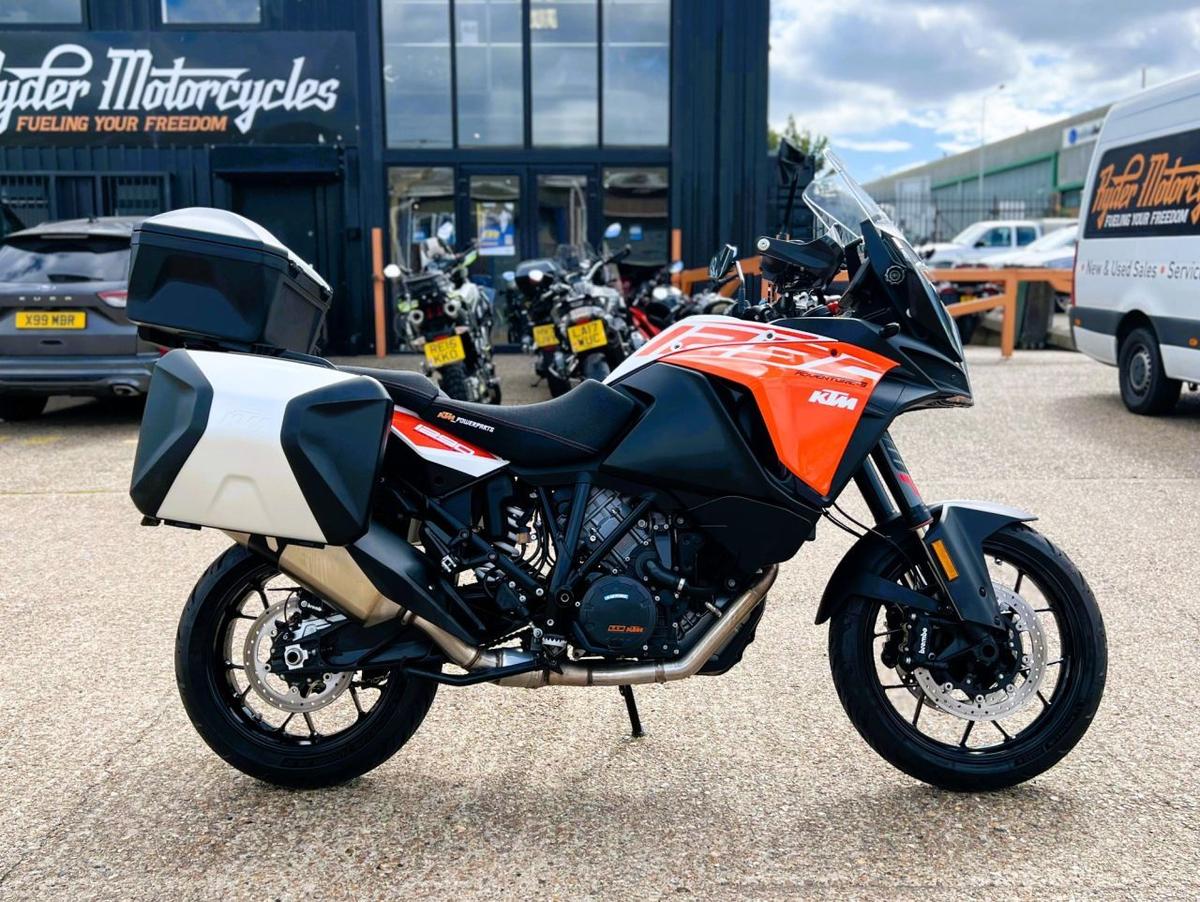 Check out this Ktm 1290 Super Adventure S 2019 Petrol Manual