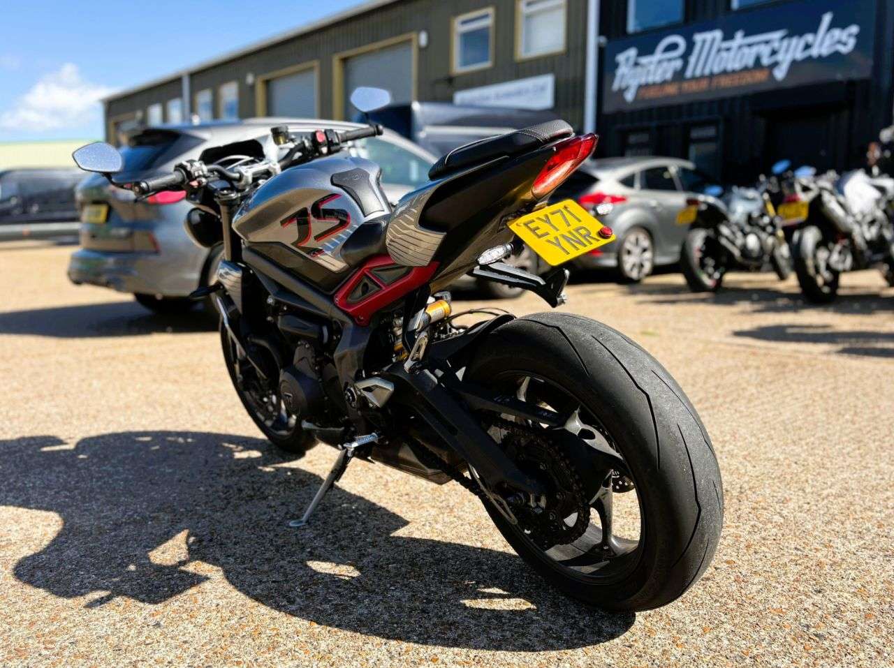 2021 TRIUMPH STREET TRIPLE 765 2021 TRIUMPH STREET TRIPLE 765