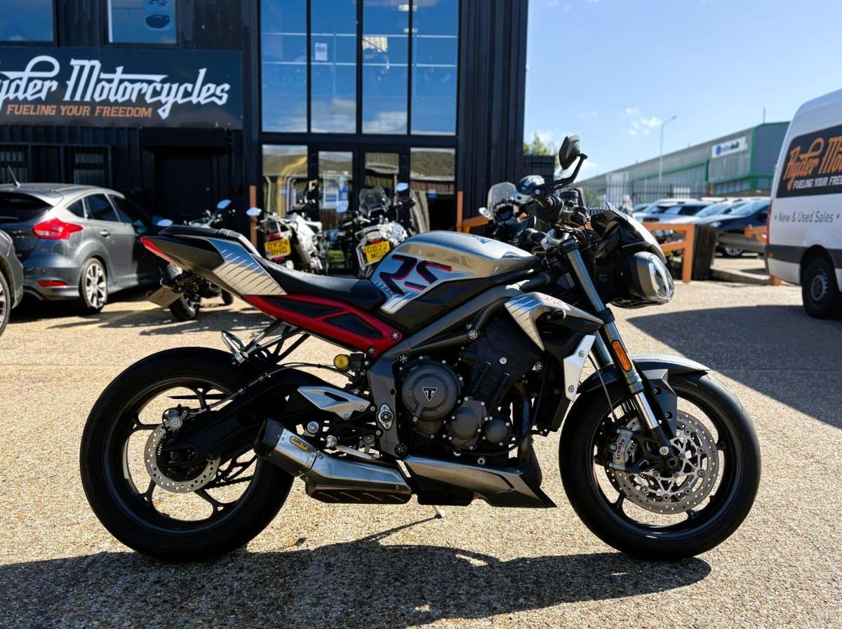 Check out this Triumph Street Triple 765 2021 Petrol Manual