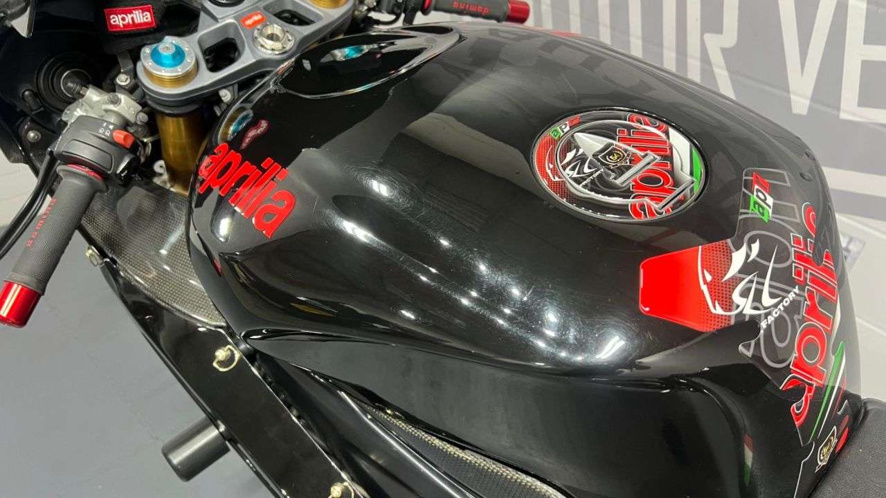 2005 APRILIA RSV MILLE R FACTORY 2005 APRILIA RSV MILLE R FACTORY