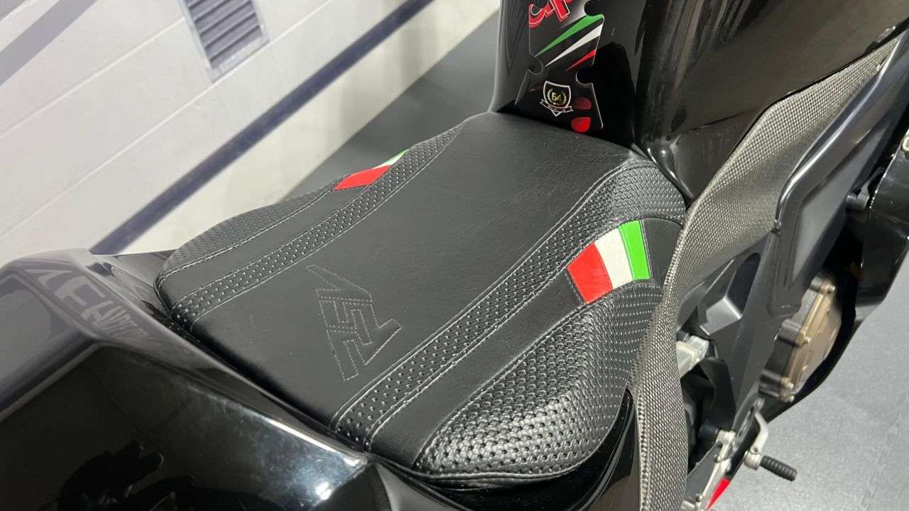 2005 APRILIA RSV MILLE R FACTORY 2005 APRILIA RSV MILLE R FACTORY