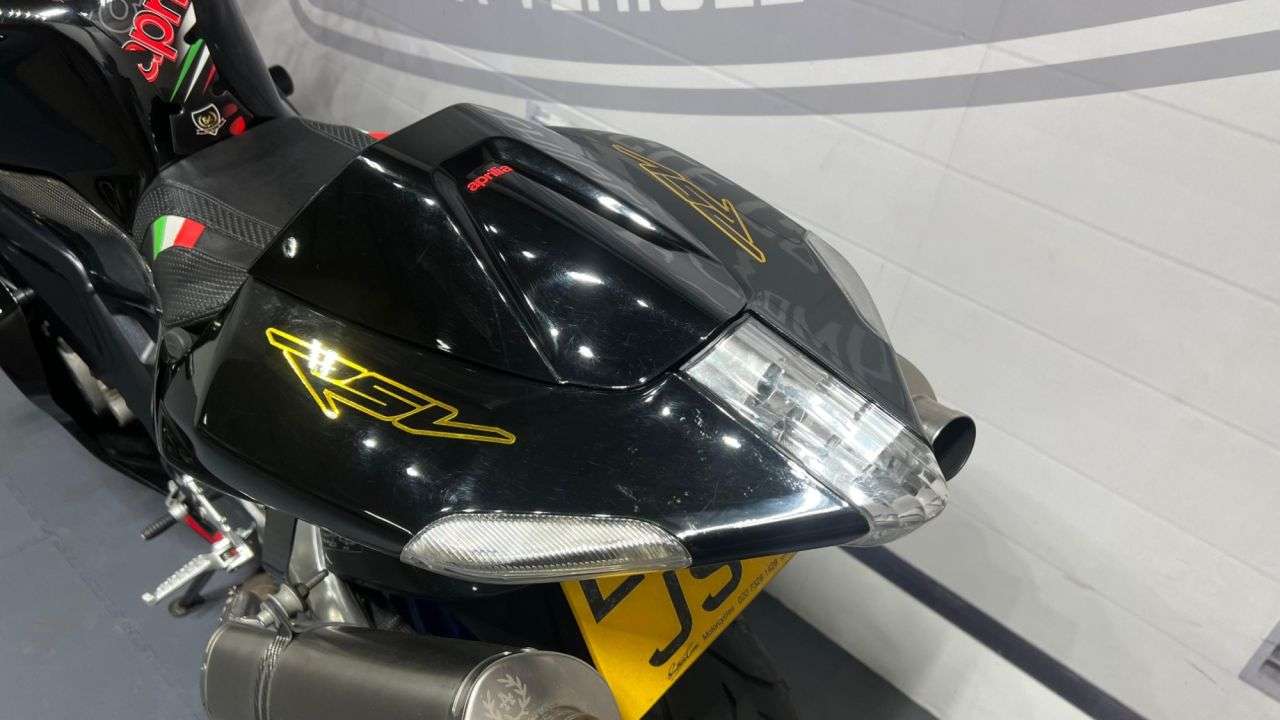 2005 APRILIA RSV MILLE R FACTORY 2005 APRILIA RSV MILLE R FACTORY