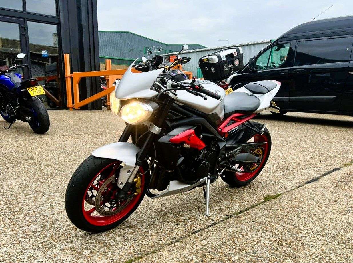 2015 TRIUMPH STREET TRIPLE 675 2015 TRIUMPH STREET TRIPLE 675