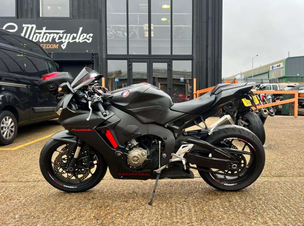 2017 HONDA CBR1000RR FIREBLADE 2017 HONDA CBR1000RR FIREBLADE