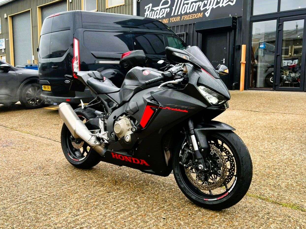 2017 HONDA CBR1000RR FIREBLADE 2017 HONDA CBR1000RR FIREBLADE