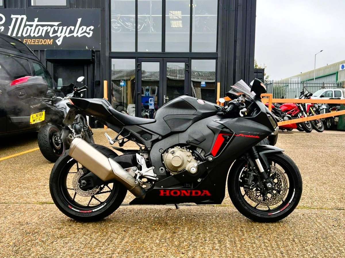 Check out this Honda Cbr1000rr Fireblade 2017 Petrol Manual