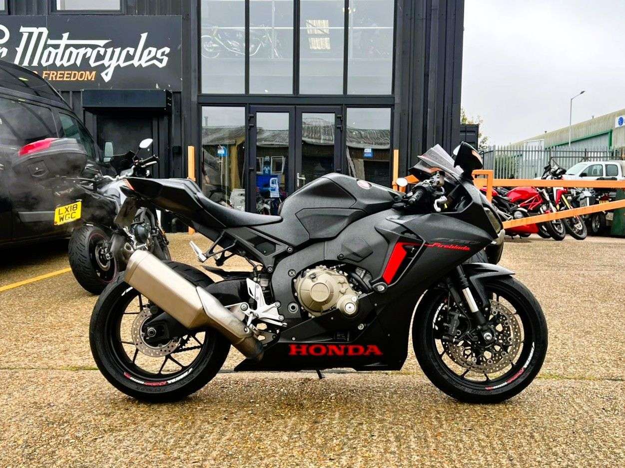 2017 HONDA CBR1000RR FIREBLADE 2017 HONDA CBR1000RR FIREBLADE