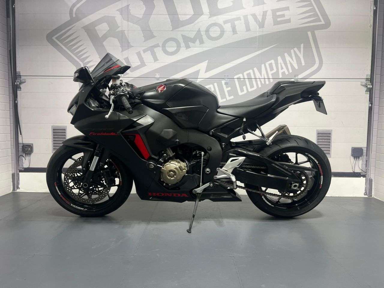 2017 HONDA CBR1000RR FIREBLADE 2017 HONDA CBR1000RR FIREBLADE