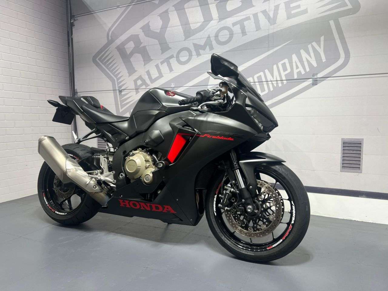 2017 HONDA CBR1000RR FIREBLADE 2017 HONDA CBR1000RR FIREBLADE