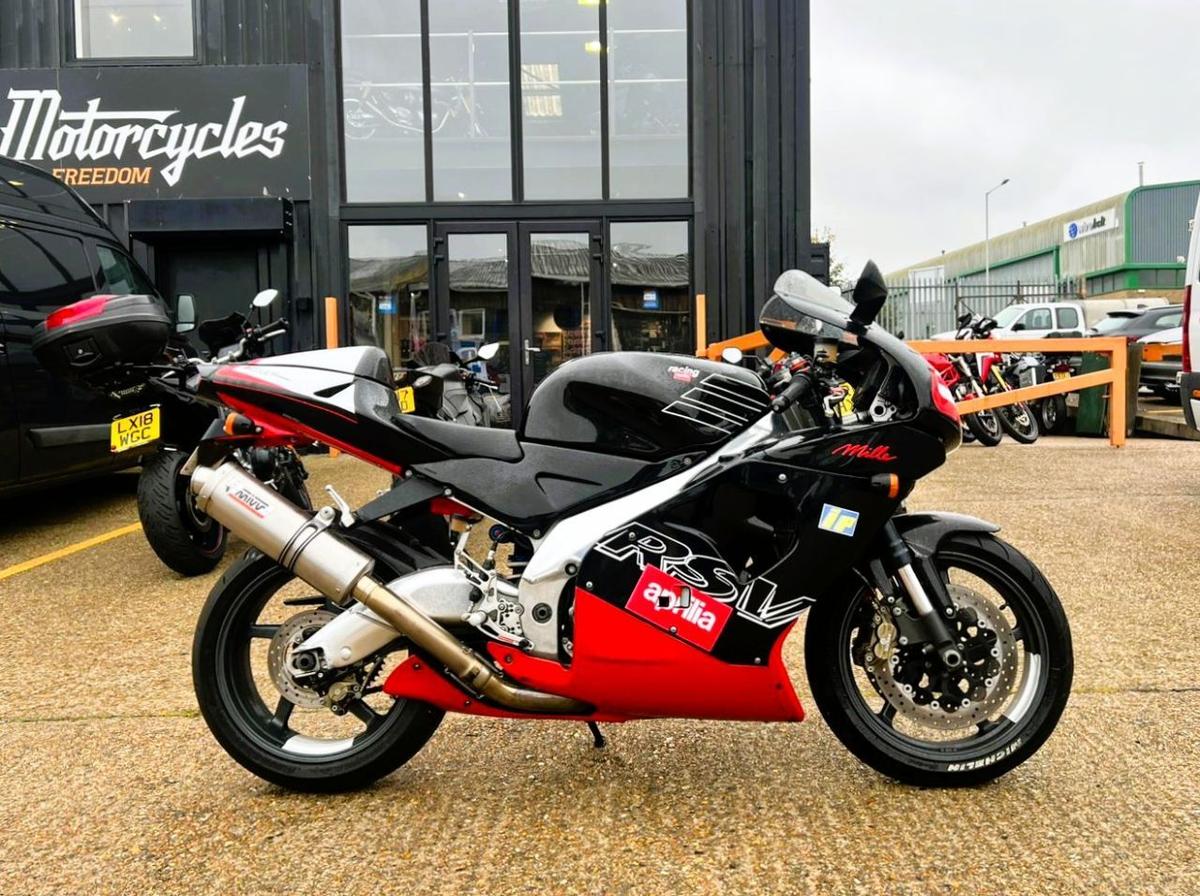 Check out this Aprilia Rsv Mille 2001 Petrol Manual