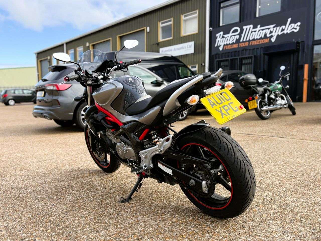 2010 SUZUKI GLADIUS 650 2010 SUZUKI GLADIUS 650