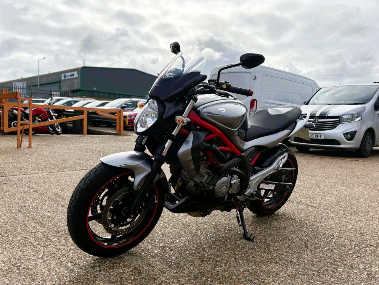 2010 SUZUKI GLADIUS 650 2010 SUZUKI GLADIUS 650