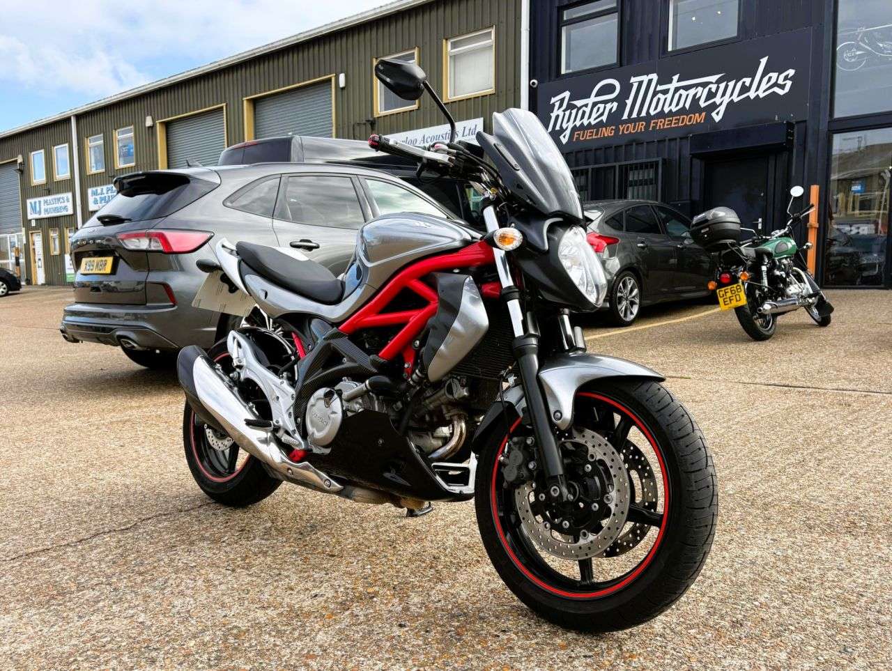 2010 SUZUKI GLADIUS 650 2010 SUZUKI GLADIUS 650