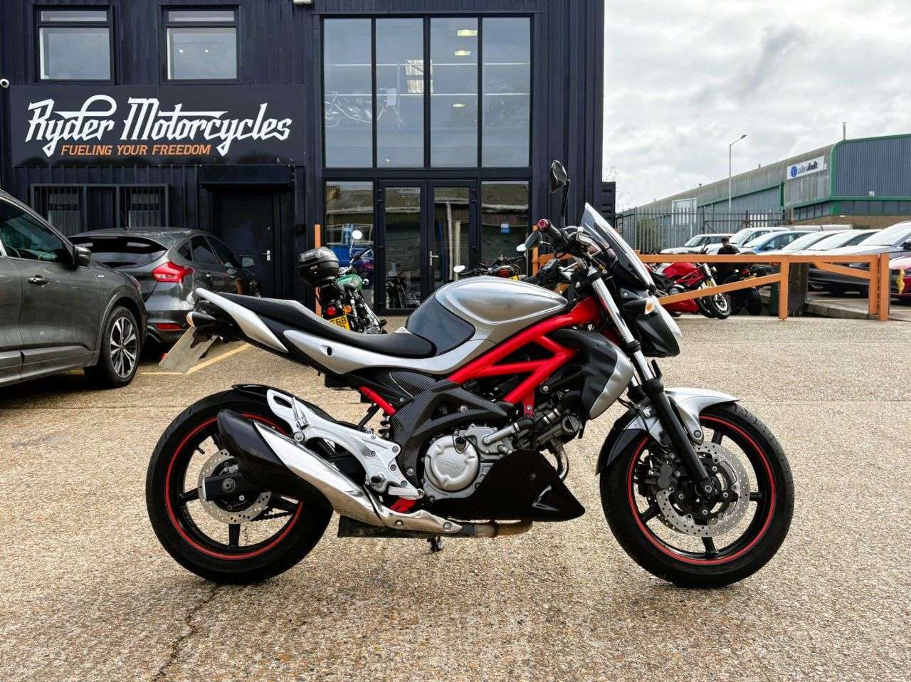 2010 SUZUKI GLADIUS 650 2010 SUZUKI GLADIUS 650