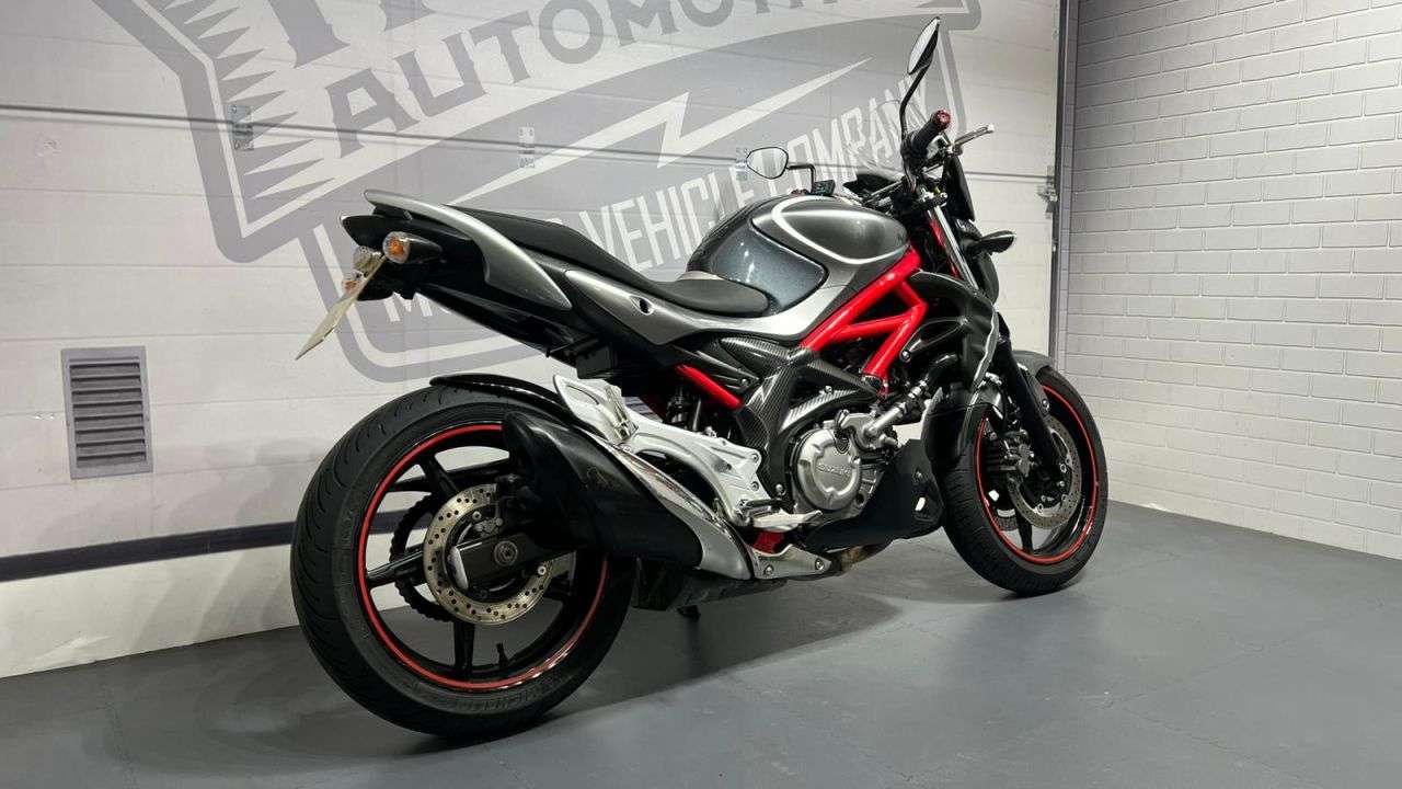 2010 SUZUKI GLADIUS 650 2010 SUZUKI GLADIUS 650