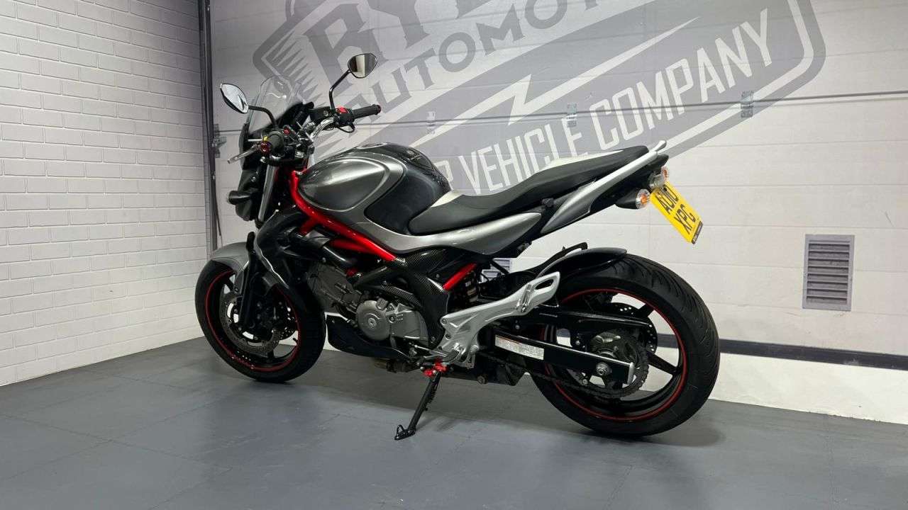 2010 SUZUKI GLADIUS 650 2010 SUZUKI GLADIUS 650