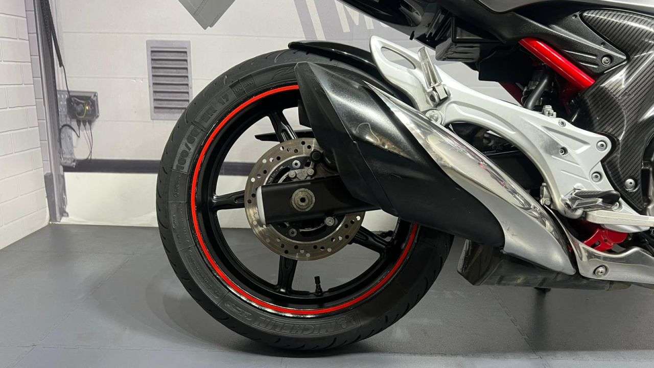 2010 SUZUKI GLADIUS 650 2010 SUZUKI GLADIUS 650