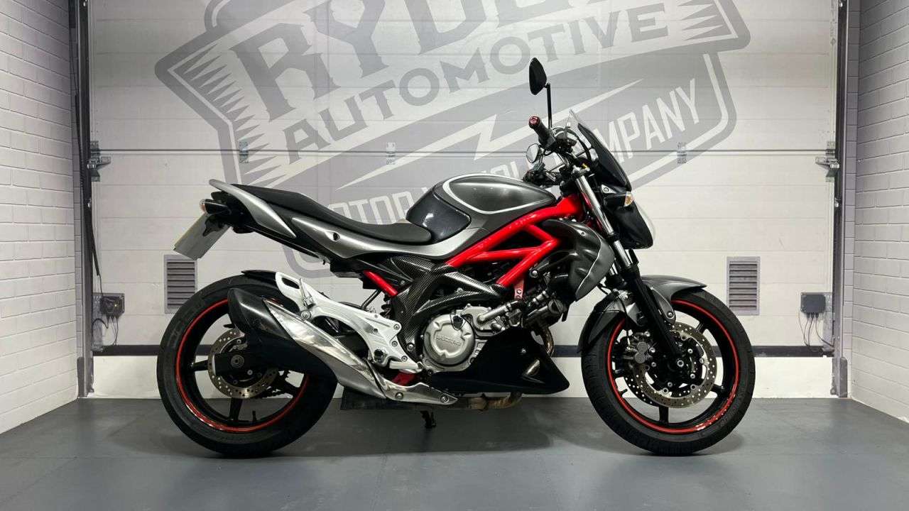 2010 SUZUKI GLADIUS 650 2010 SUZUKI GLADIUS 650