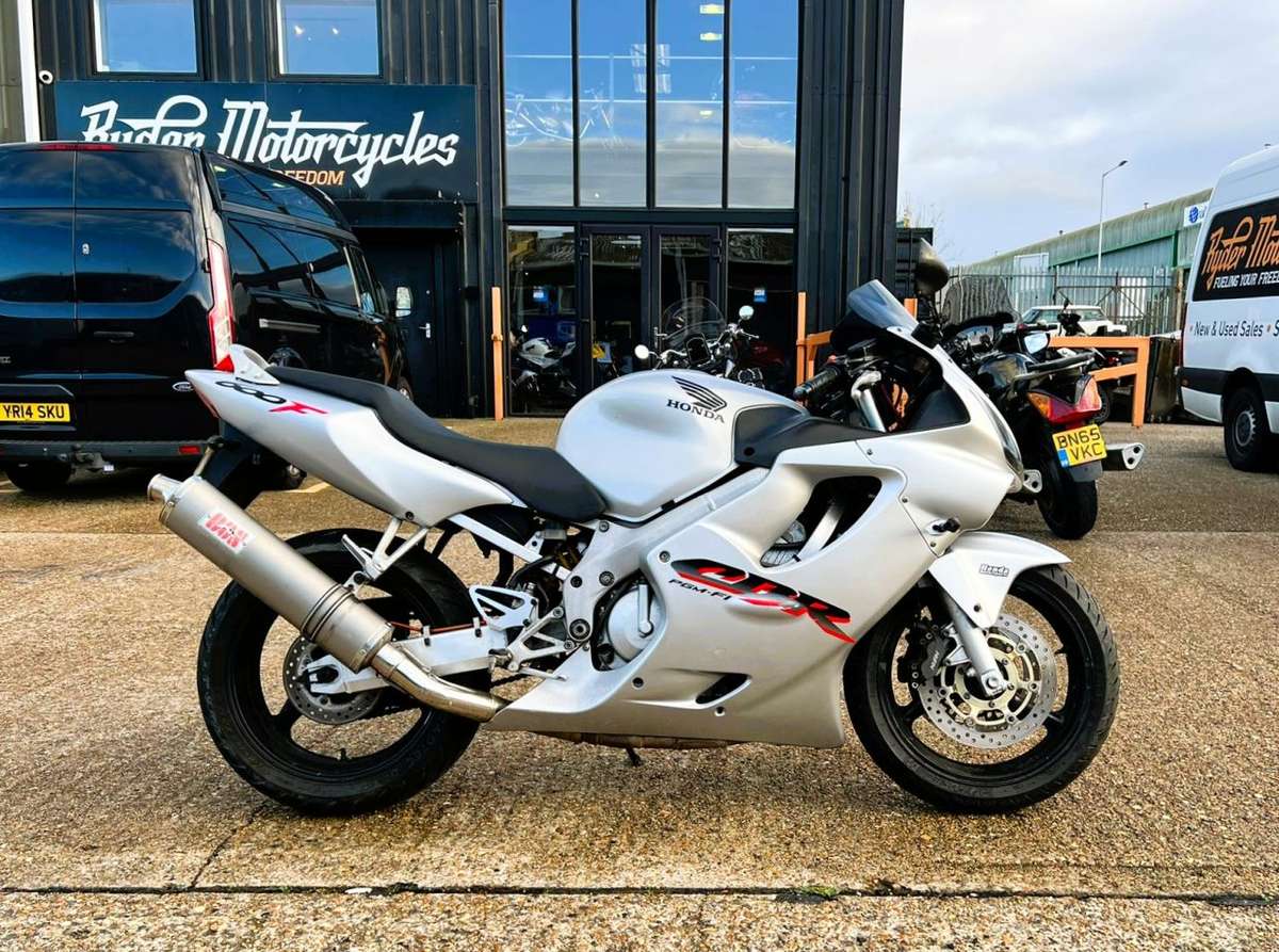 Check out this Honda Cbr600f 2002 Petrol Manual