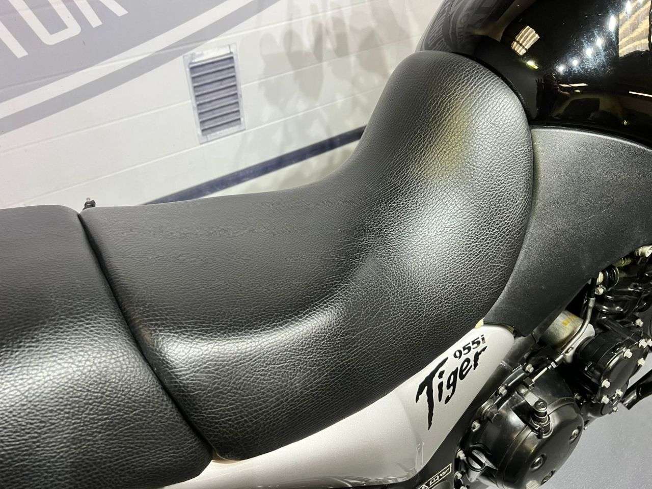 2001 TRIUMPH TIGER 955I 2001 TRIUMPH TIGER 955I