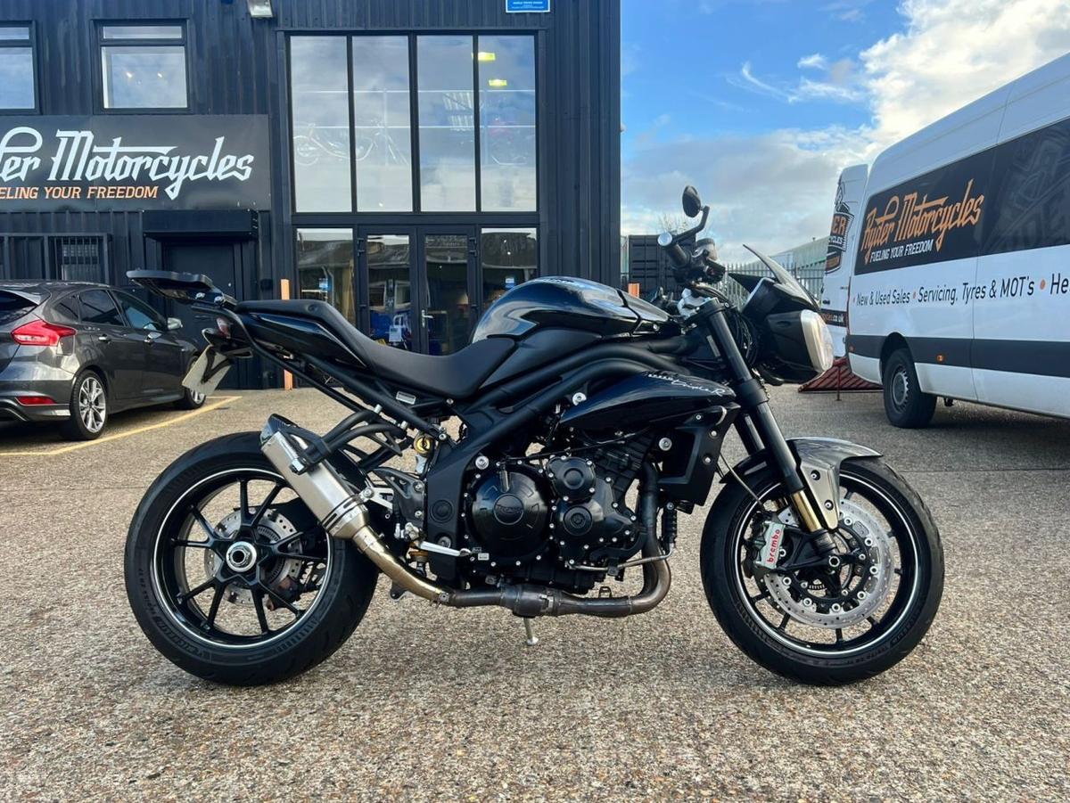 Check out this Triumph Speed Triple 1050 2015 Petrol Manual
