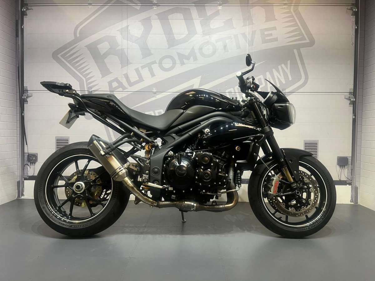 Check out this Triumph Speed Triple 1050 2015 Petrol Manual