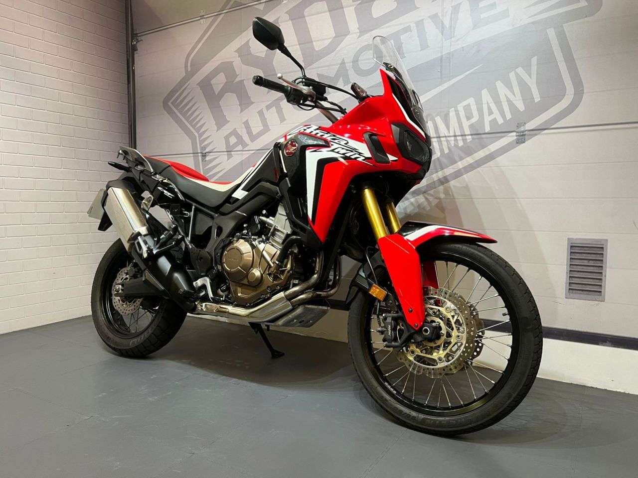 2016 HONDA CRF1000L AFRICA TWIN 2016 HONDA CRF1000L AFRICA TWIN