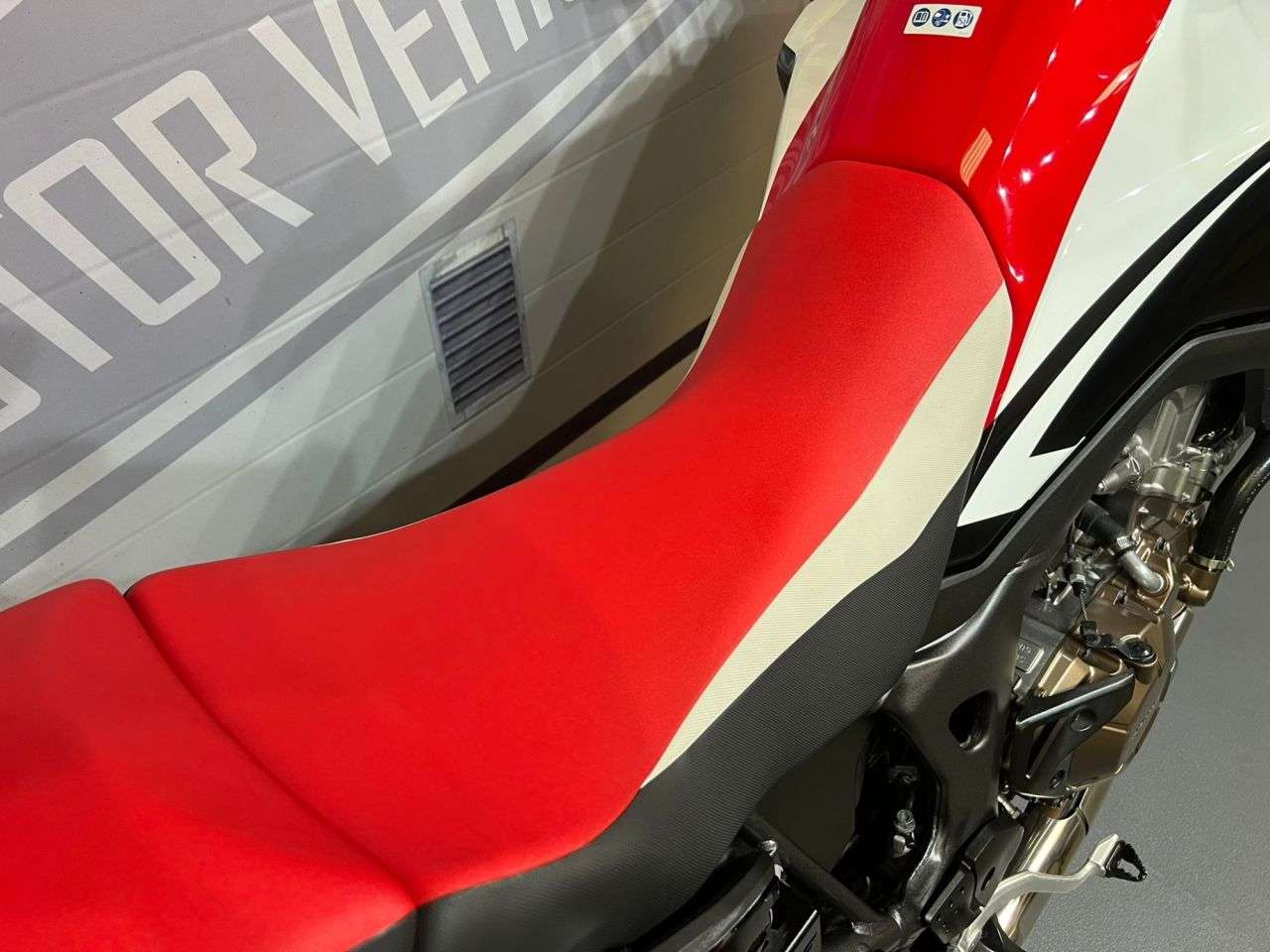 2016 HONDA CRF1000L AFRICA TWIN 2016 HONDA CRF1000L AFRICA TWIN