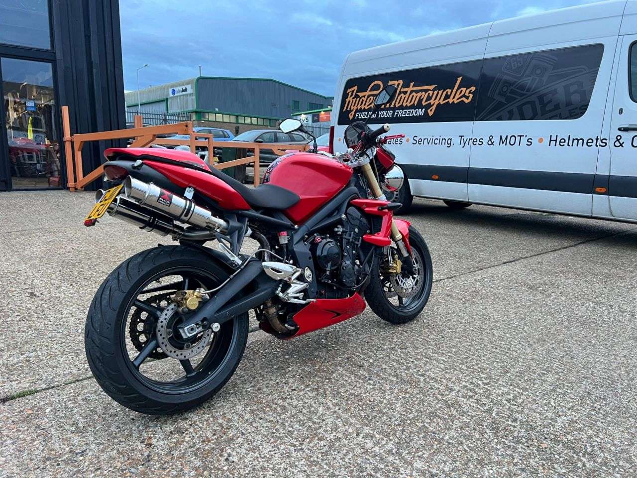 2011 TRIUMPH STREET TRIPLE 675 2011 TRIUMPH STREET TRIPLE 675