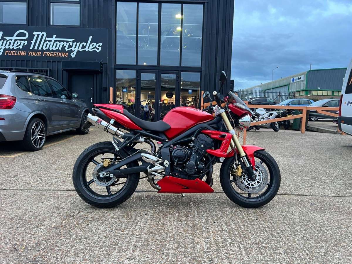 Check out this Triumph Street Triple 675 2011 Petrol Manual