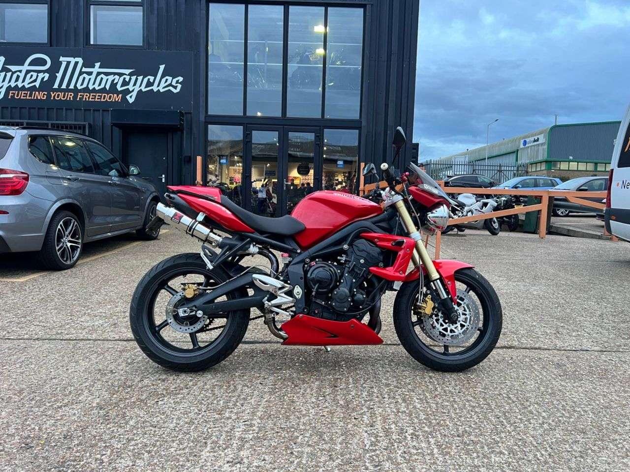 2011 TRIUMPH STREET TRIPLE 675 2011 TRIUMPH STREET TRIPLE 675