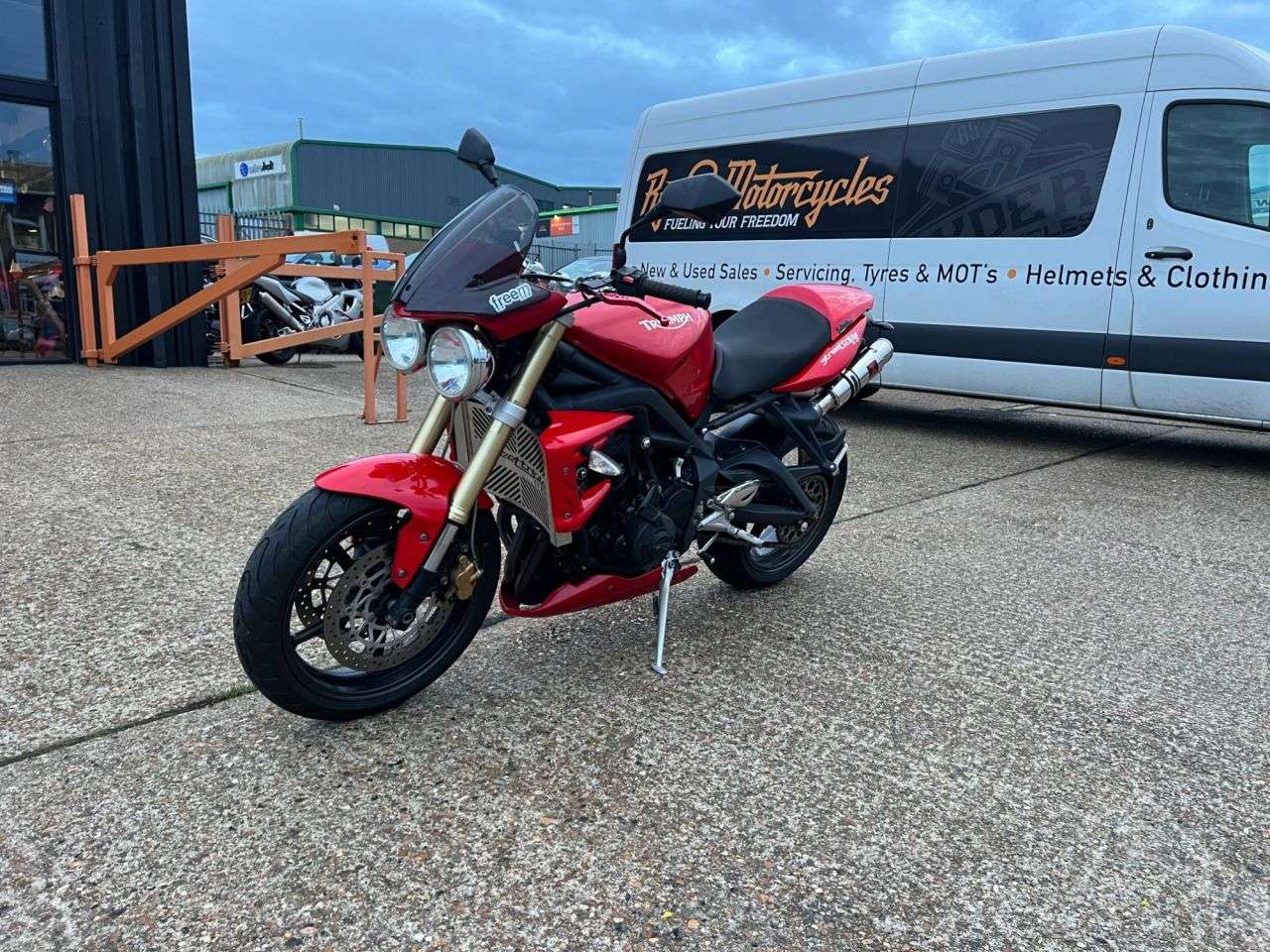 2011 TRIUMPH STREET TRIPLE 675 2011 TRIUMPH STREET TRIPLE 675