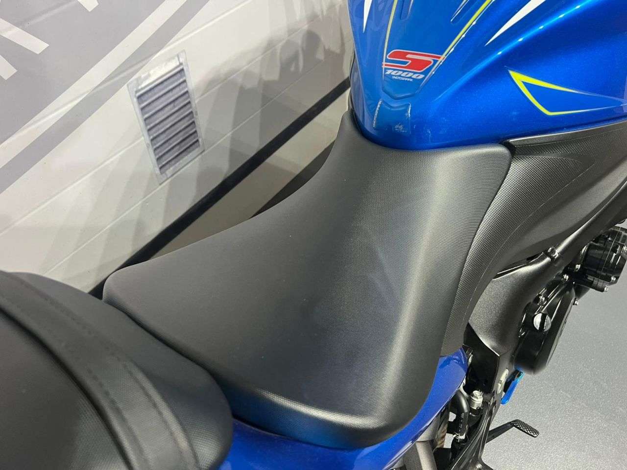 2019 SUZUKI GSX-S1000 2019 SUZUKI GSX-S1000