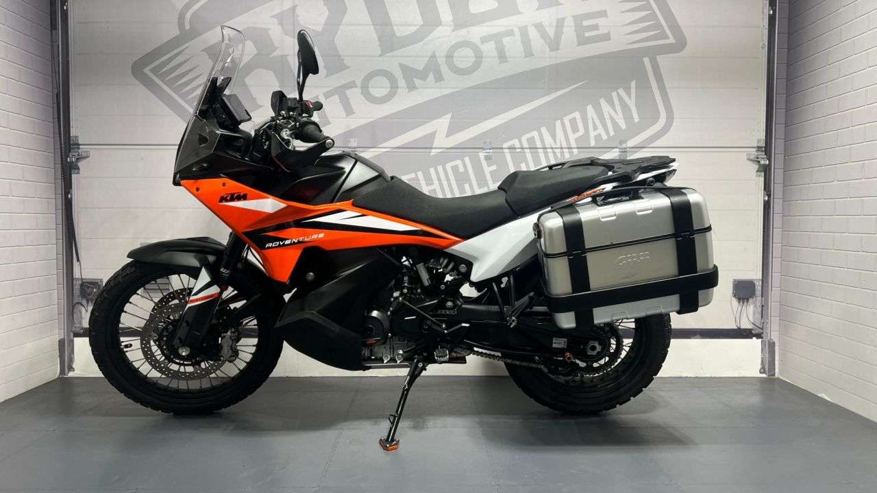 2024 KTM 890 ADVENTURE 2024 KTM 890 ADVENTURE