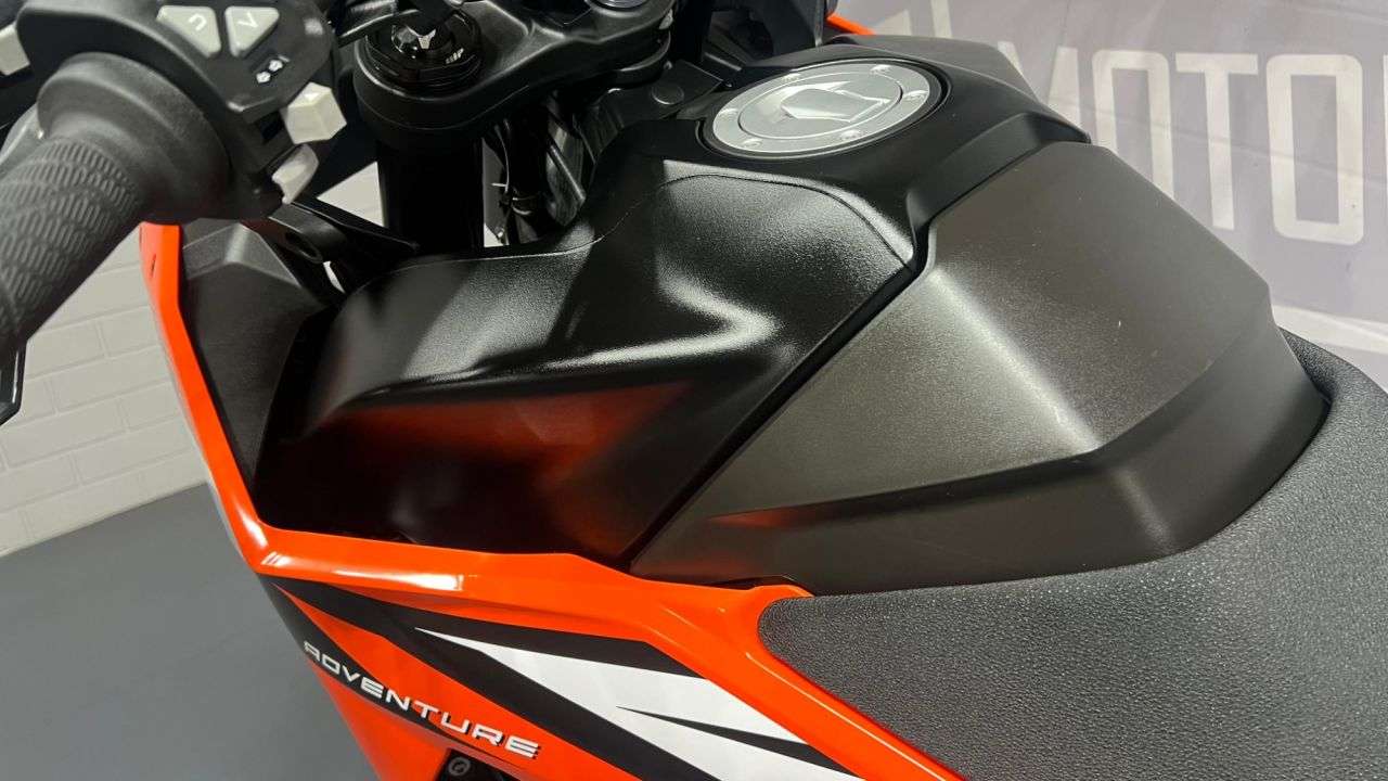 2024 KTM 890 ADVENTURE 2024 KTM 890 ADVENTURE