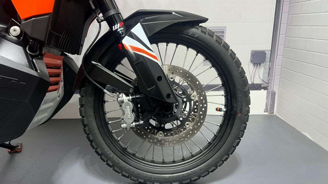 2024 KTM 890 ADVENTURE 2024 KTM 890 ADVENTURE