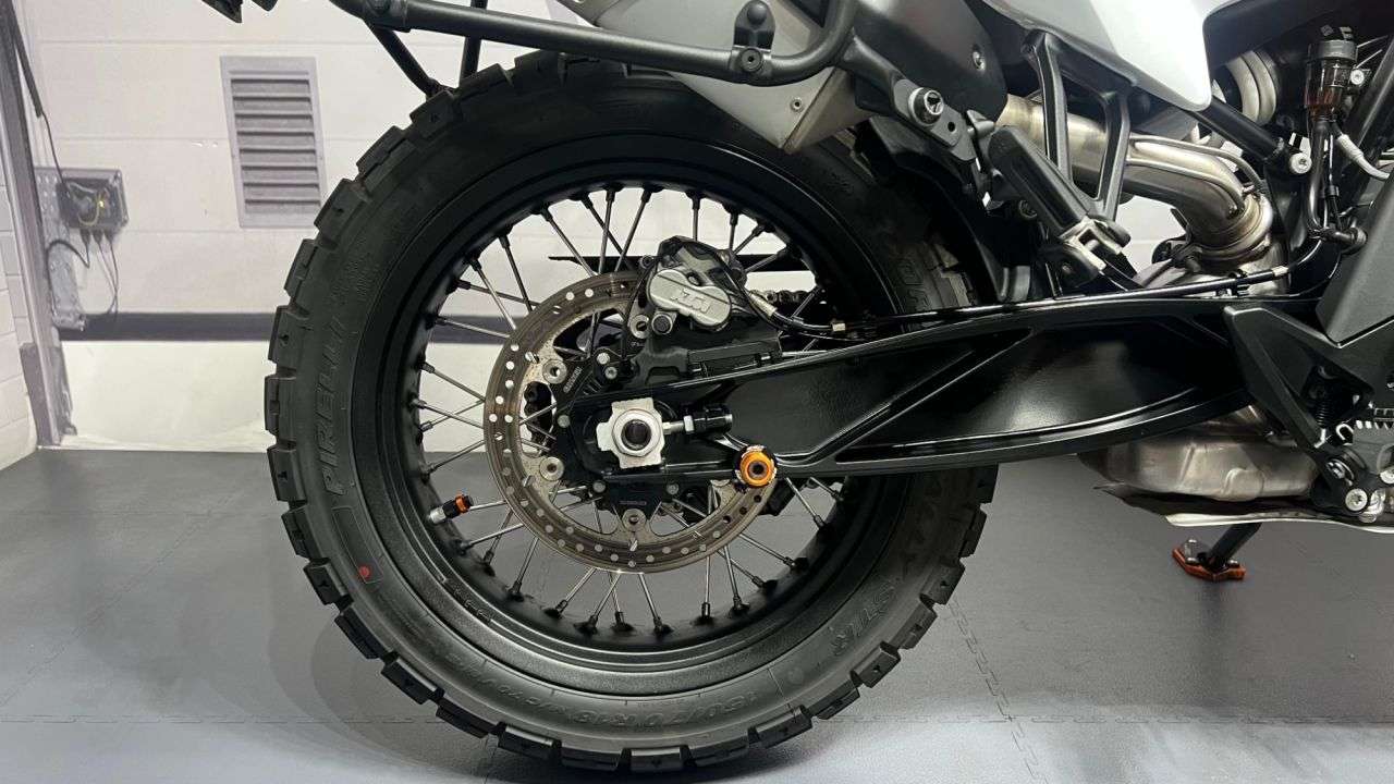 2024 KTM 890 ADVENTURE 2024 KTM 890 ADVENTURE