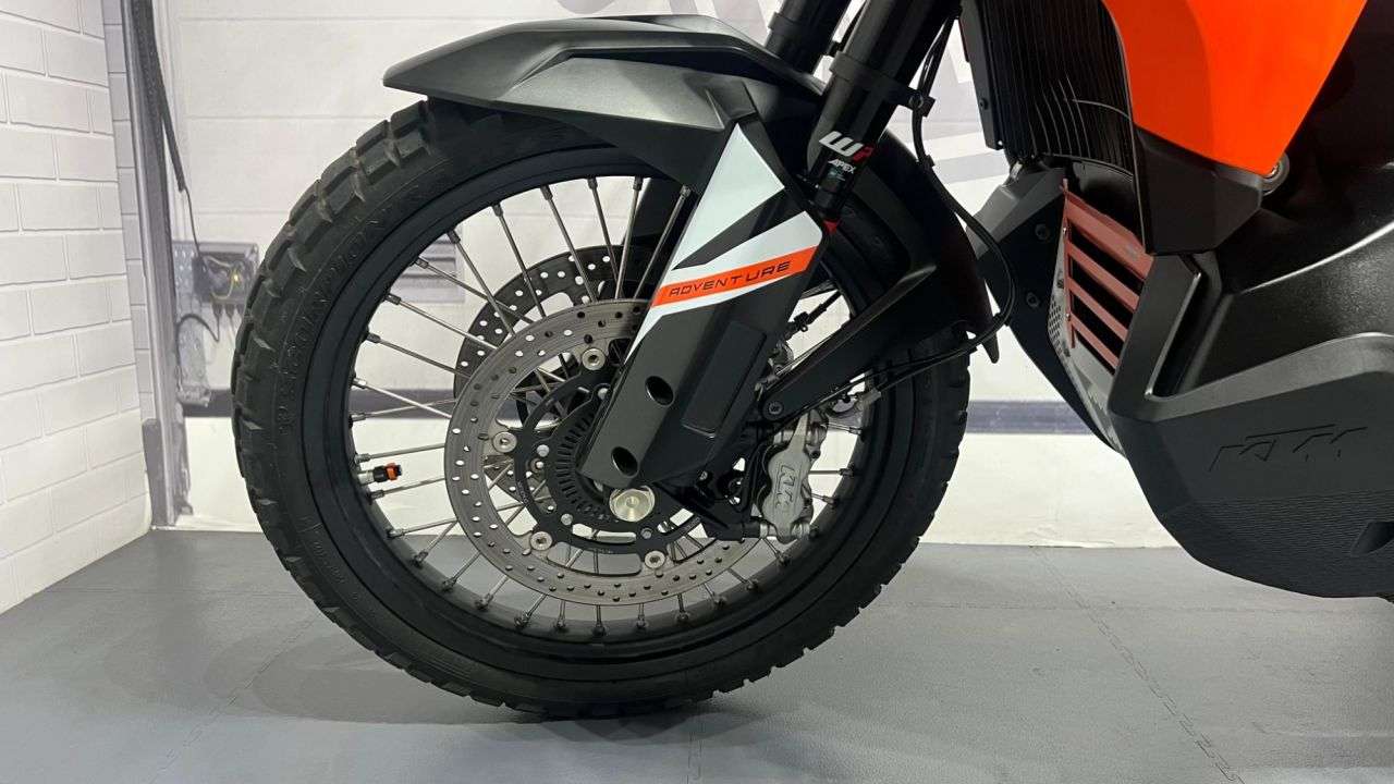 2024 KTM 890 ADVENTURE 2024 KTM 890 ADVENTURE