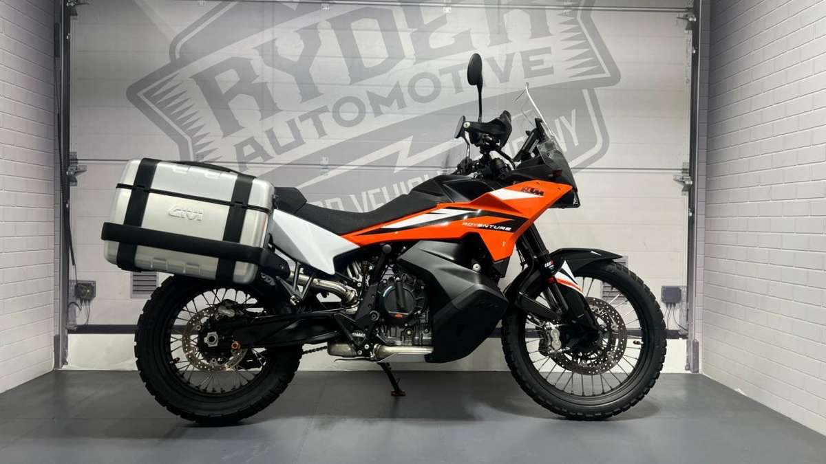Check out this Ktm 890 Adventure 2024 Petrol Manual