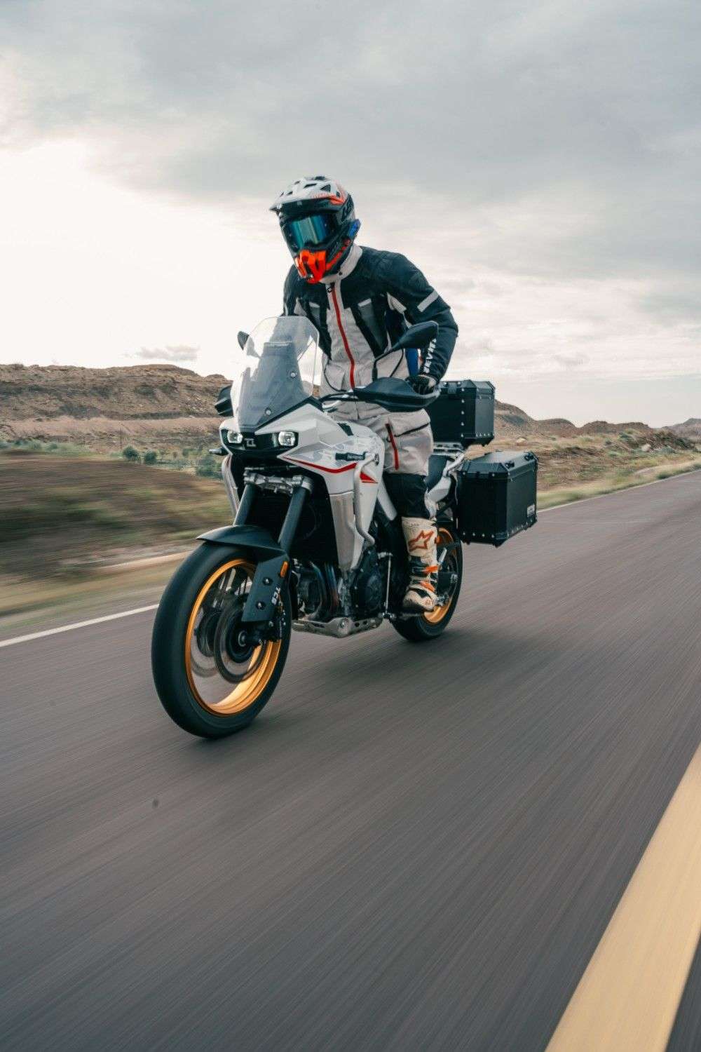 2025 KOVE 800X TOURING 2025 KOVE 800X TOURING