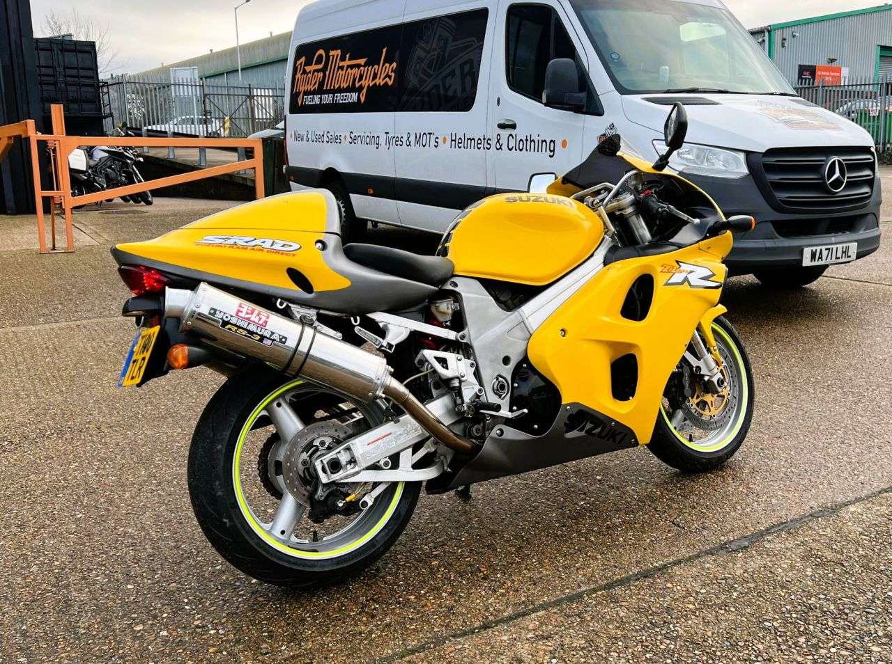 A 1999 SUZUKI PART EXCHANGE TO CLEAR WITH TWIN YOSHIMURA EXHAUSTS A 1999 SUZUKI PART EXCHANGE TO CLEAR WITH TWIN YOSHIMURA EXHAUSTS