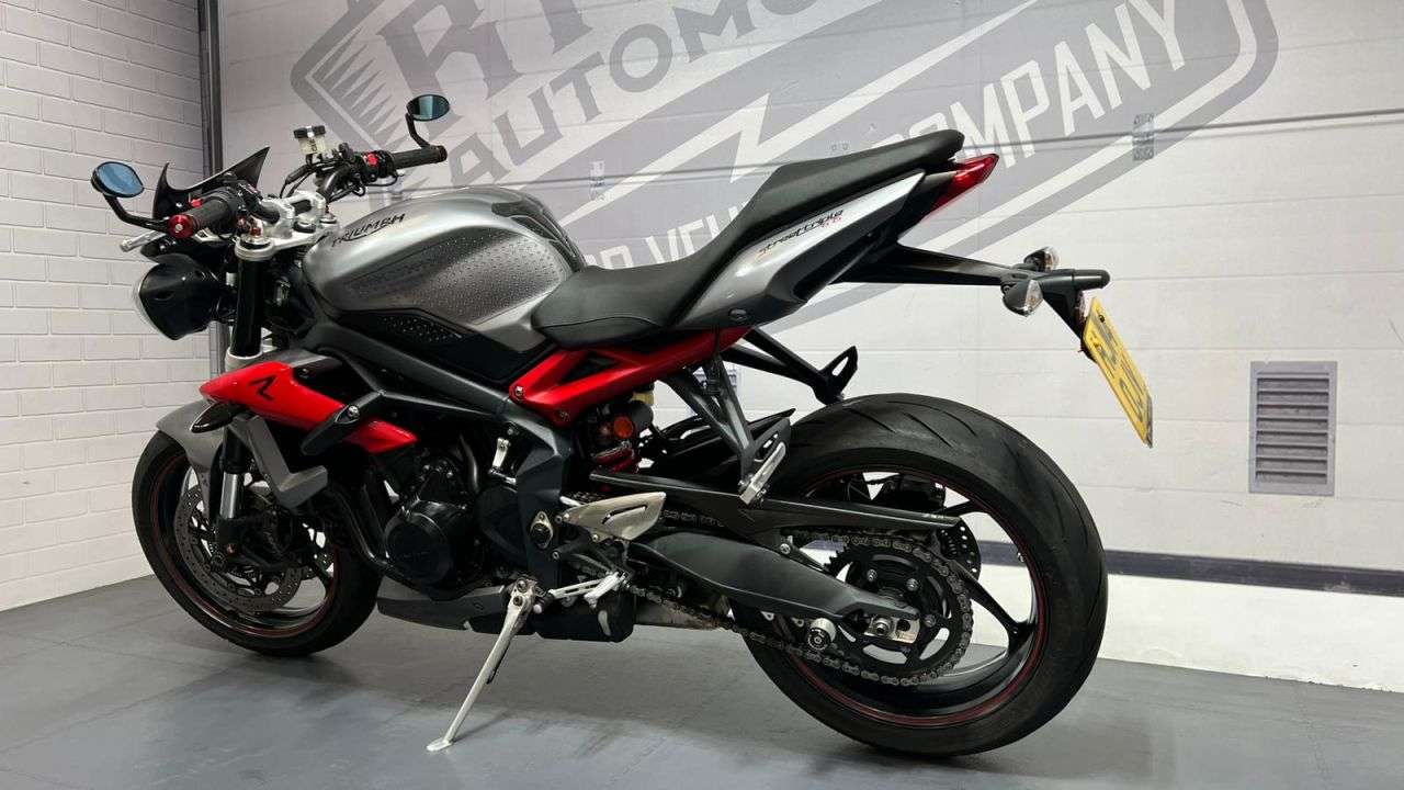 2014 TRIUMPH STREET TRIPLE 675 2014 TRIUMPH STREET TRIPLE 675