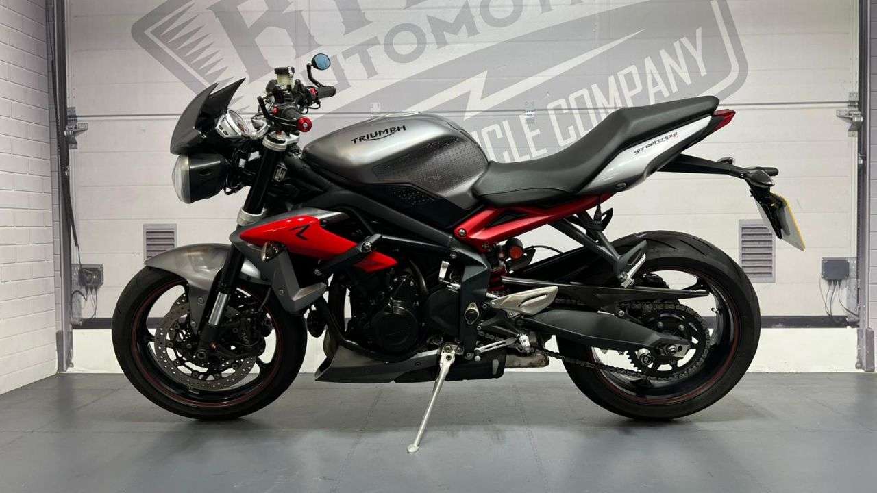 2014 TRIUMPH STREET TRIPLE 675 2014 TRIUMPH STREET TRIPLE 675
