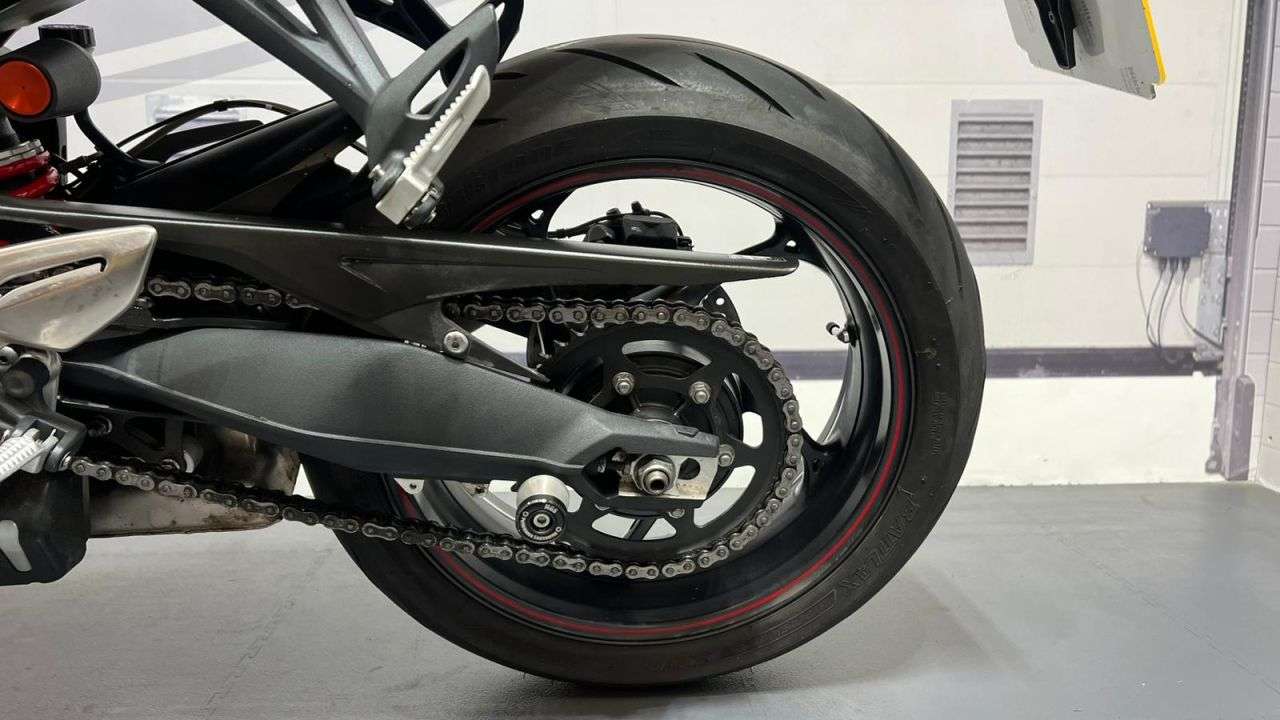 2014 TRIUMPH STREET TRIPLE 675 2014 TRIUMPH STREET TRIPLE 675