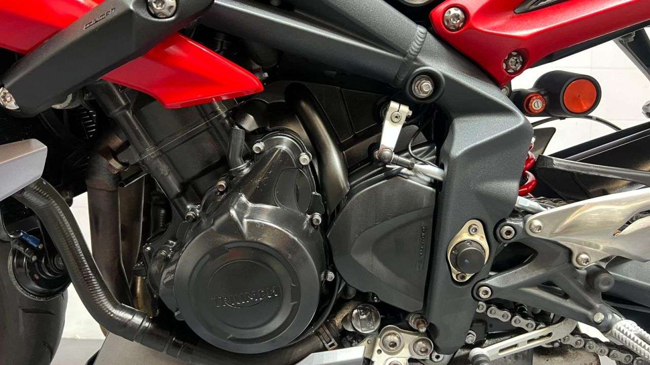 2014 TRIUMPH STREET TRIPLE 675 2014 TRIUMPH STREET TRIPLE 675