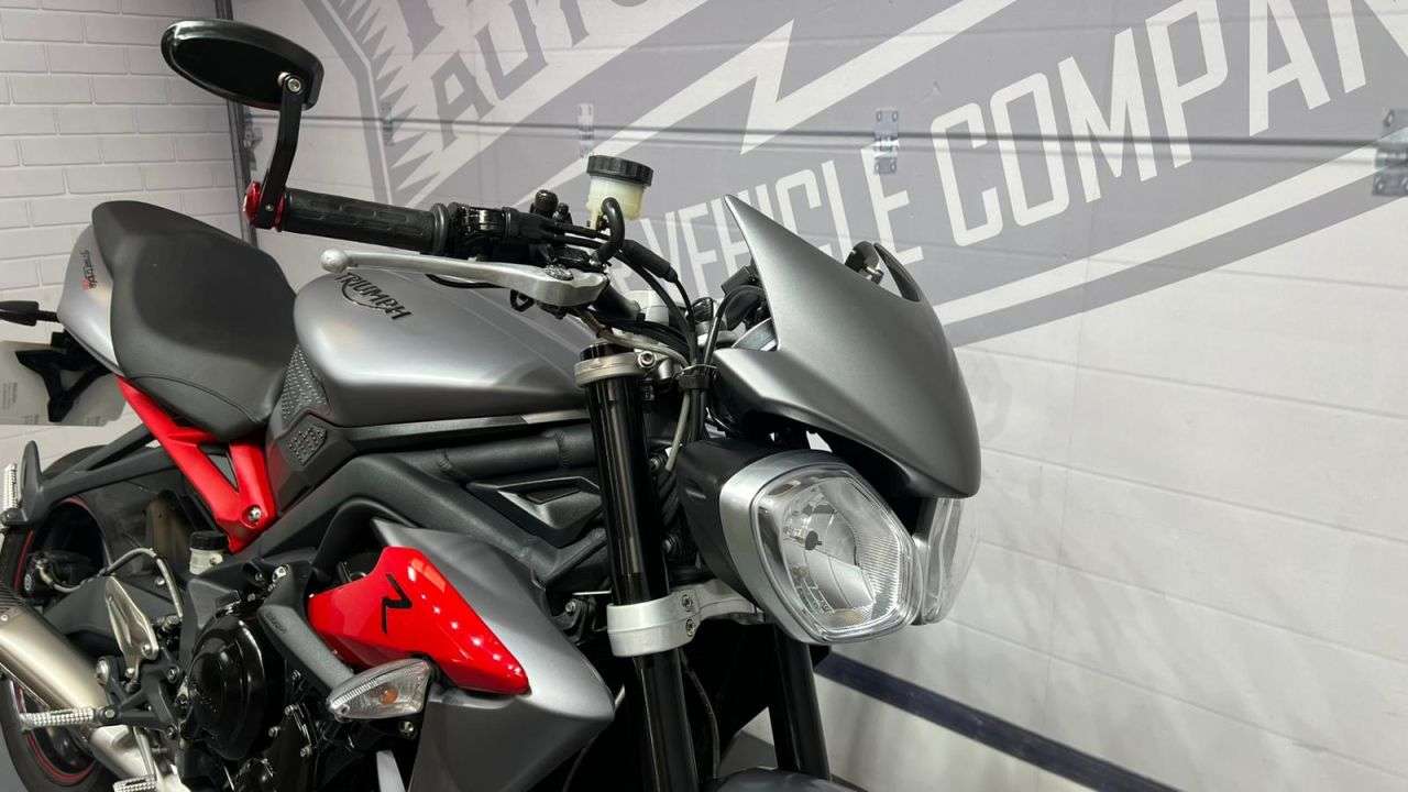 2014 TRIUMPH STREET TRIPLE 675 2014 TRIUMPH STREET TRIPLE 675