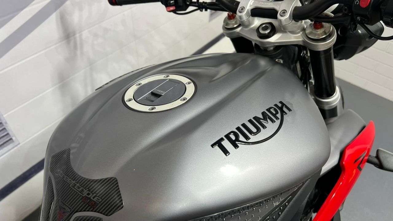 2014 TRIUMPH STREET TRIPLE 675 2014 TRIUMPH STREET TRIPLE 675